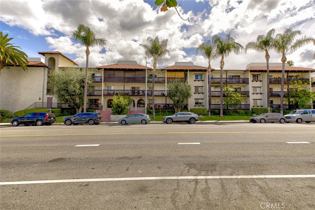 5334 Lindley Avenue 337