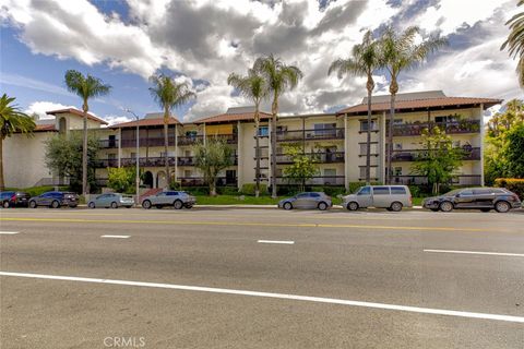 Photo of 5334 Lindley Avenue #337, Encino, CA 91316 (MLS # BB26090563)