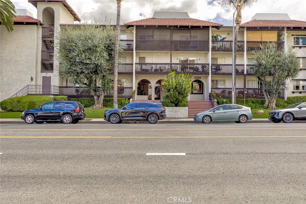 5334 Lindley Avenue 337