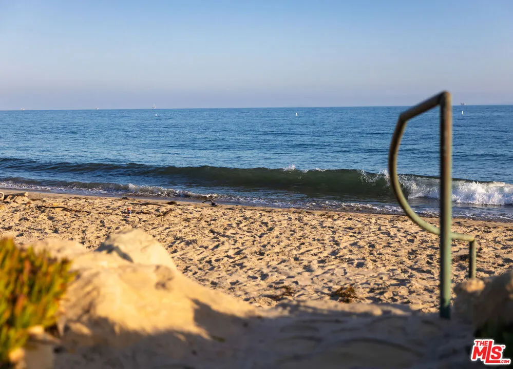 Santa Barbara, California 93108, United States, 3 Bedrooms Bedrooms, ,3 BathroomsBathrooms,Residential,Active,197227