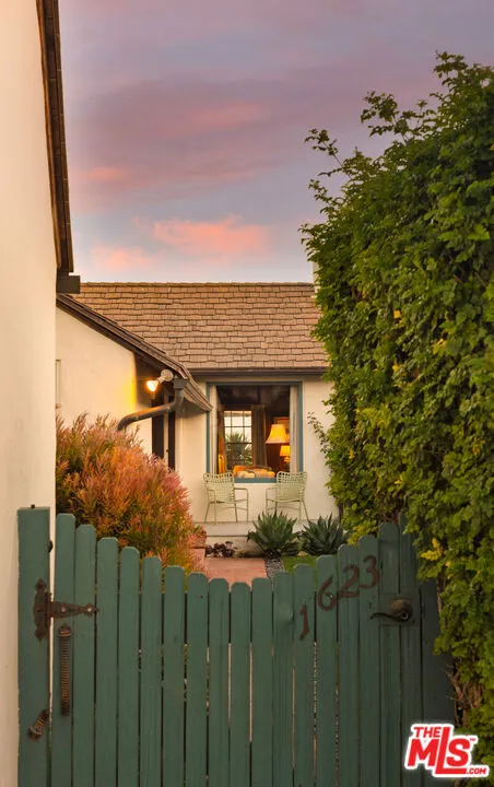 Santa Barbara, California 93108, United States, 3 Bedrooms Bedrooms, ,3 BathroomsBathrooms,Residential,Active,197227