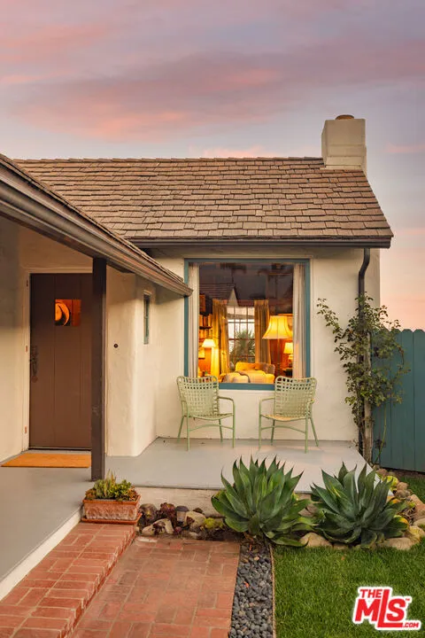 Santa Barbara, California 93108, United States, 3 Bedrooms Bedrooms, ,3 BathroomsBathrooms,Residential,Active,197227