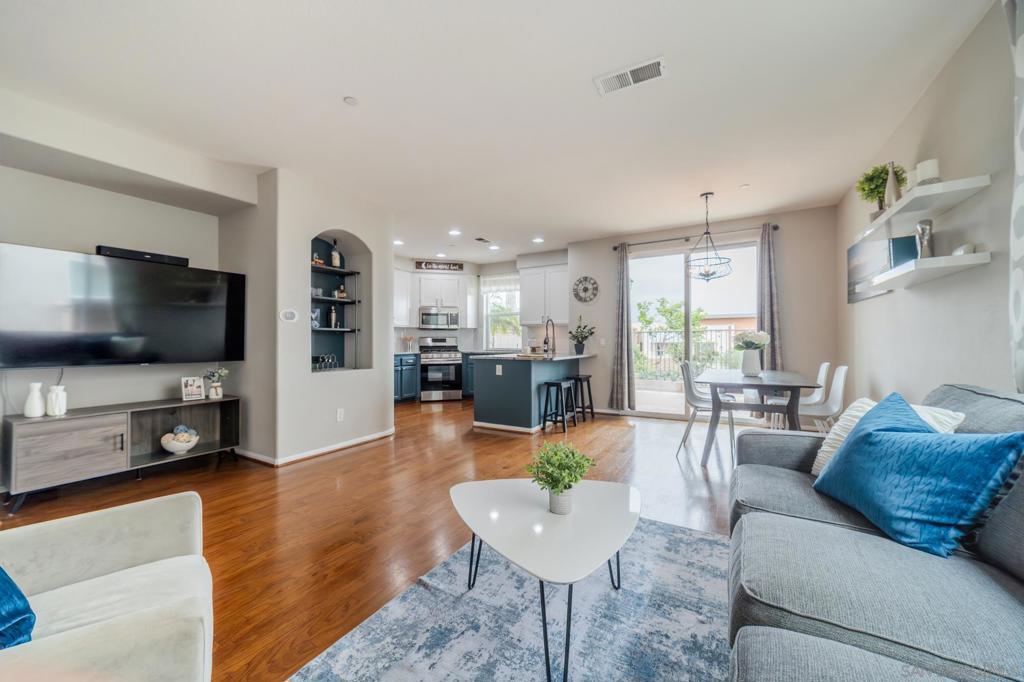 158 Elora Ln