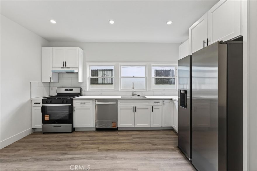 Newly Renovated Co-Living Home in Prime Los Angeles Location for Rent.
Discover a fully renovated, modern co-living home designed for comfort, privacy, and convenience. Ideal for USC students, young professionals, and anyone seeking a clean, stylish living environment close to everything Los Angeles has to offer.
Property Features
• 6 Private Bedrooms
Each room comes with its own private bathroom and/or wardrobe. Enjoy complete privacy—no shared bathrooms.
• Fully Renovated Interior
Brand-new flooring, paint, lighting, bathrooms, windows, and modern finishes throughout the entire home.
• Large Shared Kitchen
A spacious, renovated kitchen perfect for cooking and socializing, featuring new appliances and generous storage.
• Brand-New Appliances Included
New refrigerator, washer, dryer, stove, microwave, cabinetry, and countertops. Everything is move-in ready.
• All Utilities Included in Rent
Electricity, water, gas, trash, and high-speed internet—no hidden fees, no extra bills.
• Excellent Location
Only 10 minutes from USC.
Central to Koreatown, Downtown LA, Mid-City, and Culver City.
Close to markets, cafes, transportation, and daily conveniences.
Why This Property Stands Out
• Private bathrooms for every room
• Modern co-living lifestyle
• Clean, quiet, and safe neighborhood
• Newly renovated from top to bottom
• Ideal for students and professionals
• Hassle-free living with all utilities included
Availabe NOW