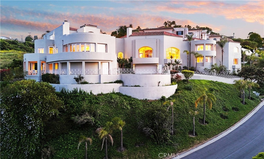702 via La Cuesta