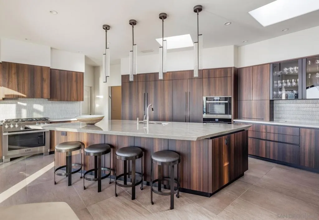 La Jolla, California 92037, United States, 5 Bedrooms Bedrooms, ,7 BathroomsBathrooms,Residential,Active,249840