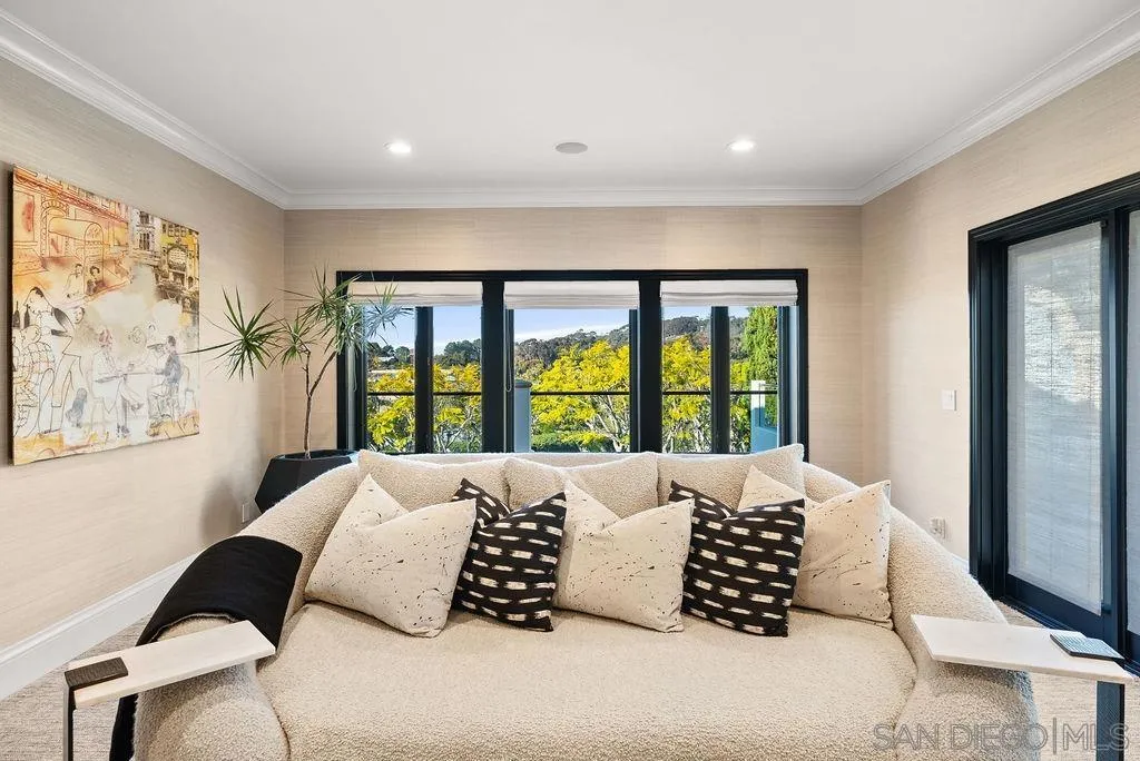 La Jolla, California 92037, United States, 5 Bedrooms Bedrooms, ,7 BathroomsBathrooms,Residential,Active,249840