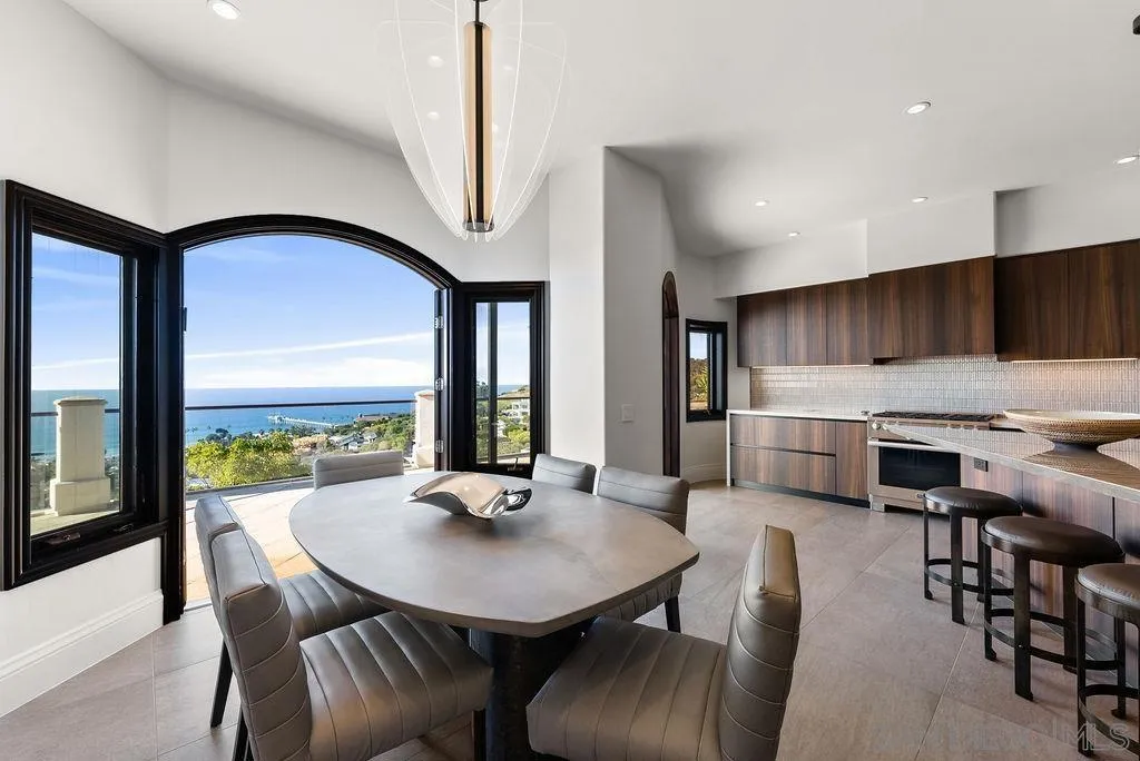 La Jolla, California 92037, United States, 5 Bedrooms Bedrooms, ,7 BathroomsBathrooms,Residential,Active,249840