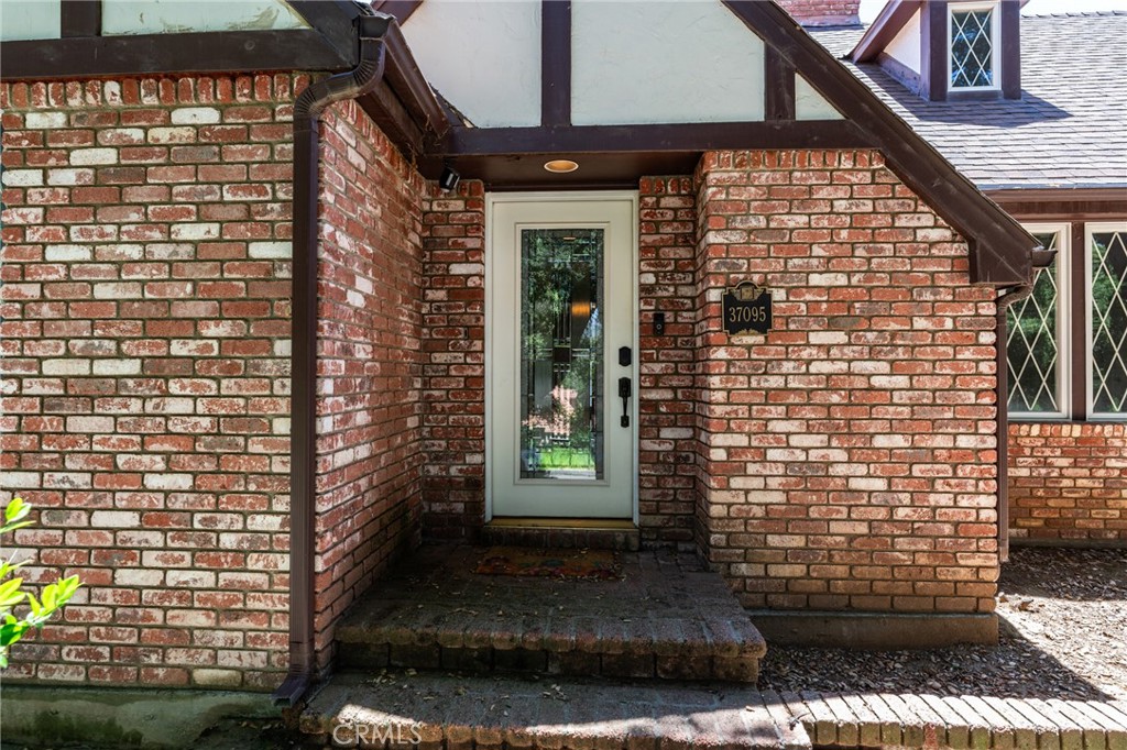 37095 Oak View Road