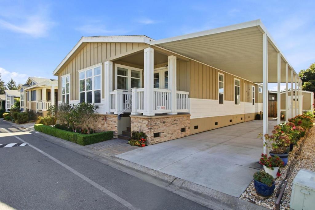 1225 Vienna Drive 239