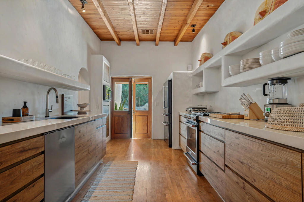 Magnesia Falls Cove - Residential Lease