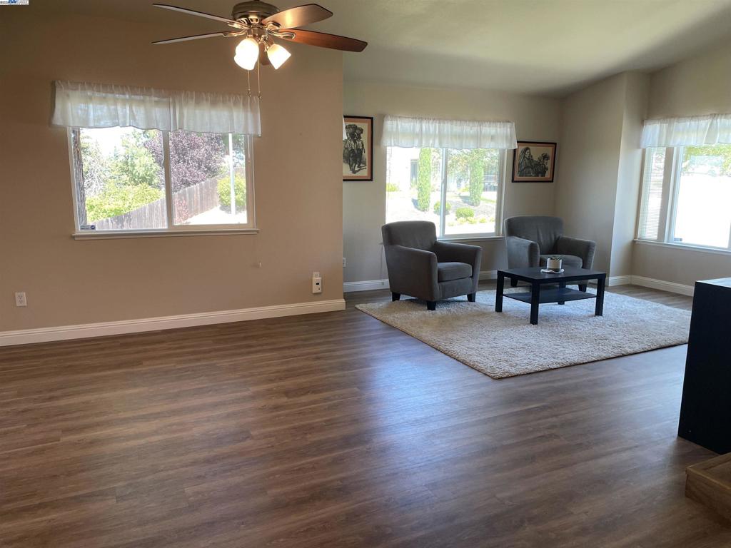 2929 Bluebonnet Ct