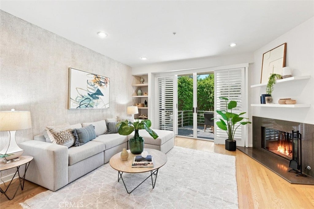 Photo of 943 14th Street #101, Santa Monica, CA 90403 (MLS # SB26175507)