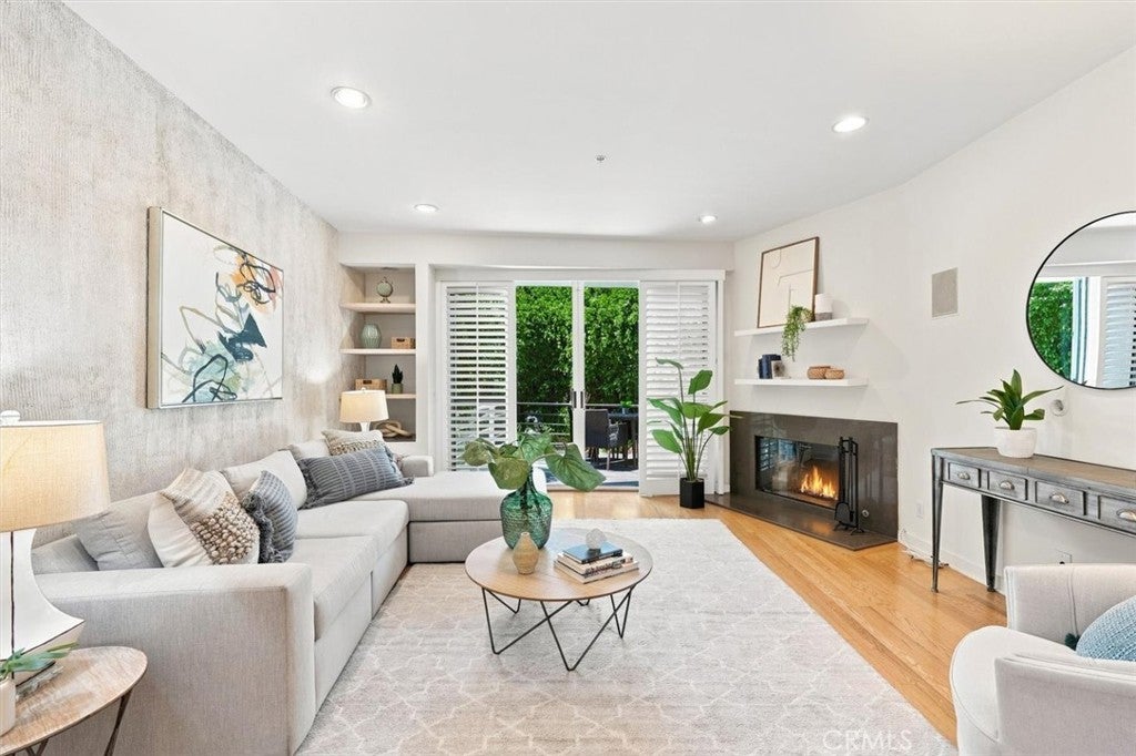Photo of 943 14th Street #101, Santa Monica, CA 90403 (MLS # SB26175507)