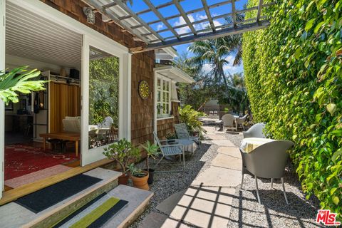 Photo of 648 1/2 Palms Boulevard, Venice, CA 90291 (MLS # 26643791)