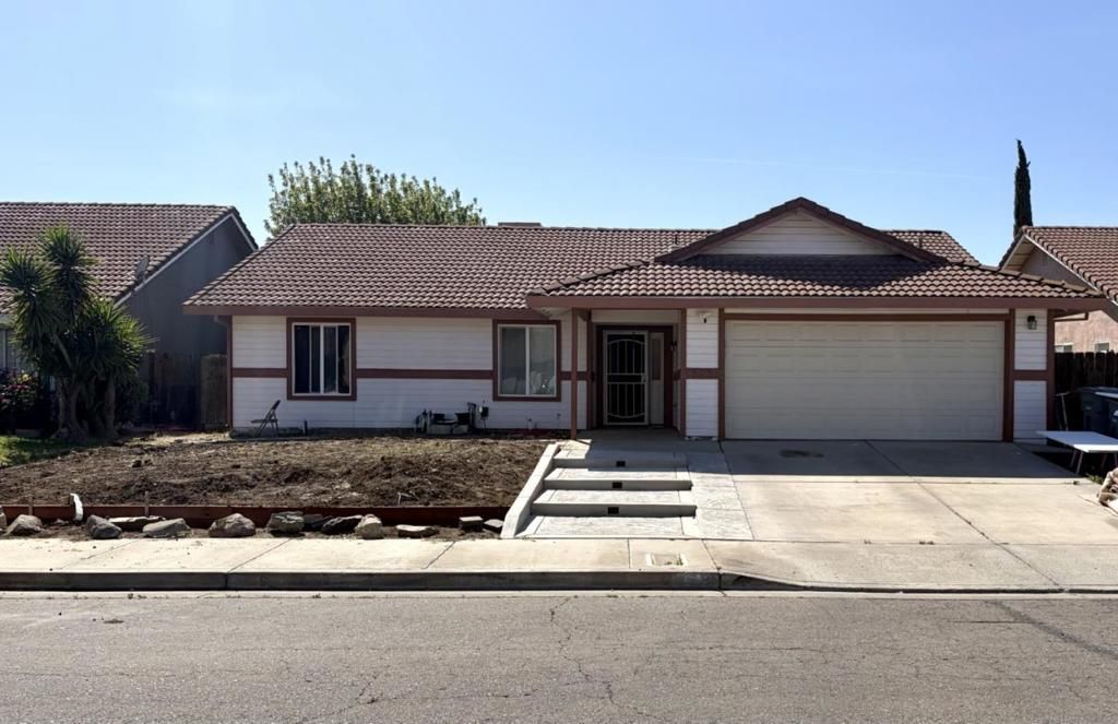 Photo of 523 Gumwood Court, Los Banos, CA 93635 (MLS # ML82041335)