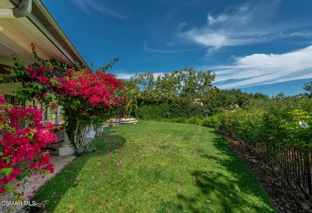 Westlake Village, California 91362, United States, 4 Bedrooms Bedrooms, ,5 BathroomsBathrooms,Residential,Pending,152752