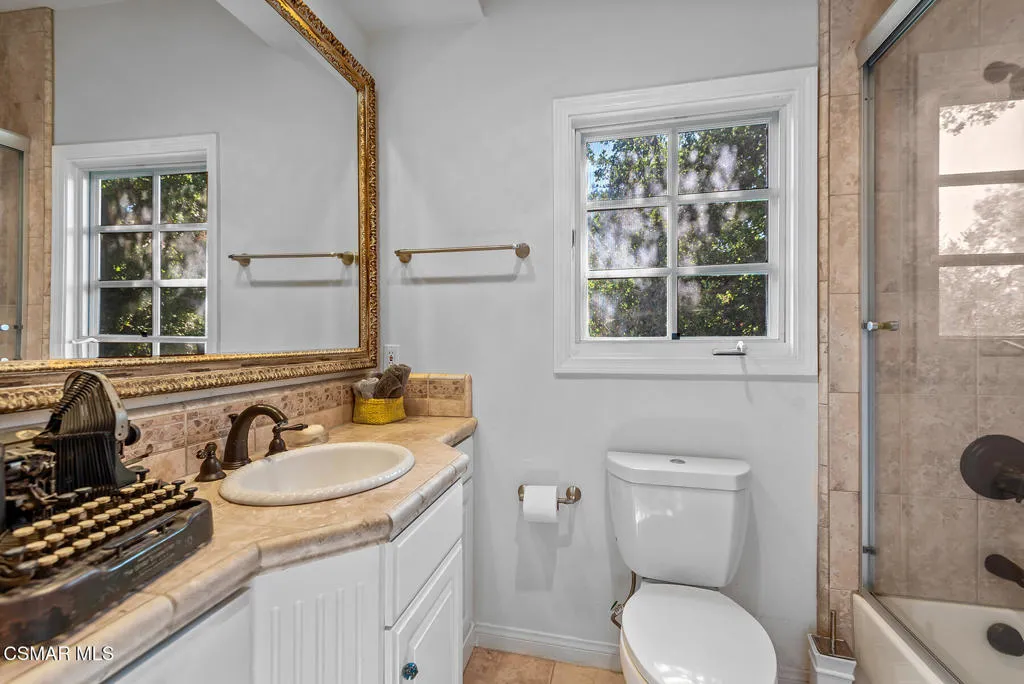 Westlake Village, California 91362, United States, 4 Bedrooms Bedrooms, ,5 BathroomsBathrooms,Residential,Pending,152752