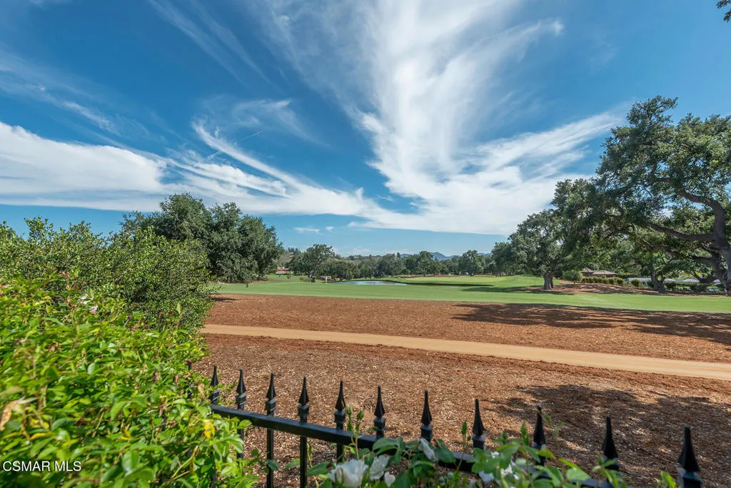 Westlake Village, California 91362, United States, 4 Bedrooms Bedrooms, ,5 BathroomsBathrooms,Residential,Pending,152752