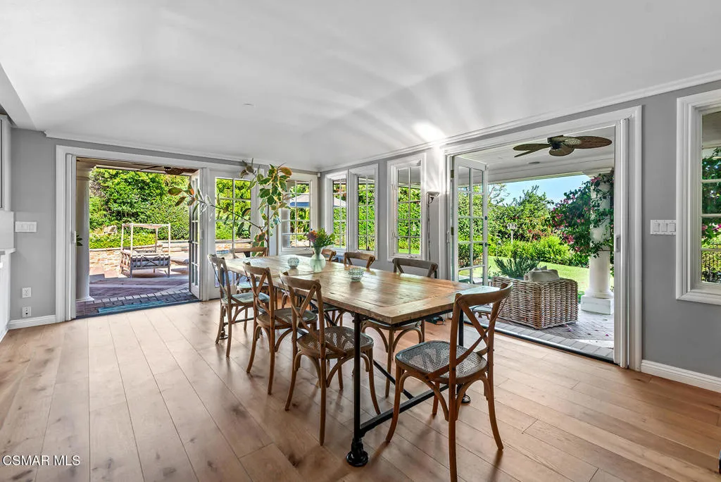 Westlake Village, California 91362, United States, 4 Bedrooms Bedrooms, ,5 BathroomsBathrooms,Residential,Pending,152752