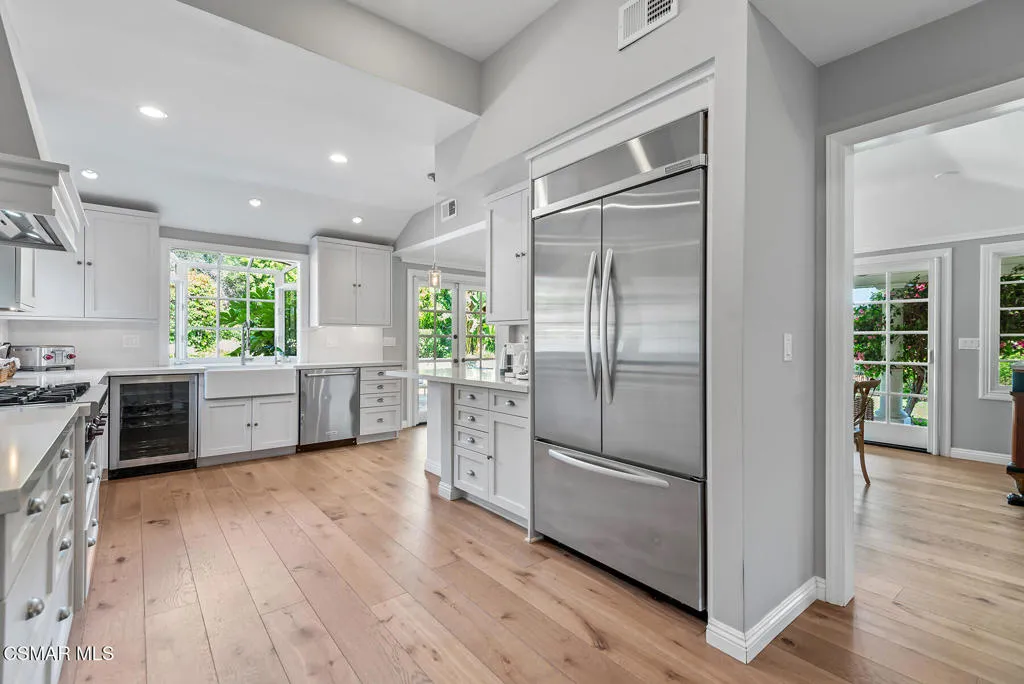 Westlake Village, California 91362, United States, 4 Bedrooms Bedrooms, ,5 BathroomsBathrooms,Residential,Pending,152752