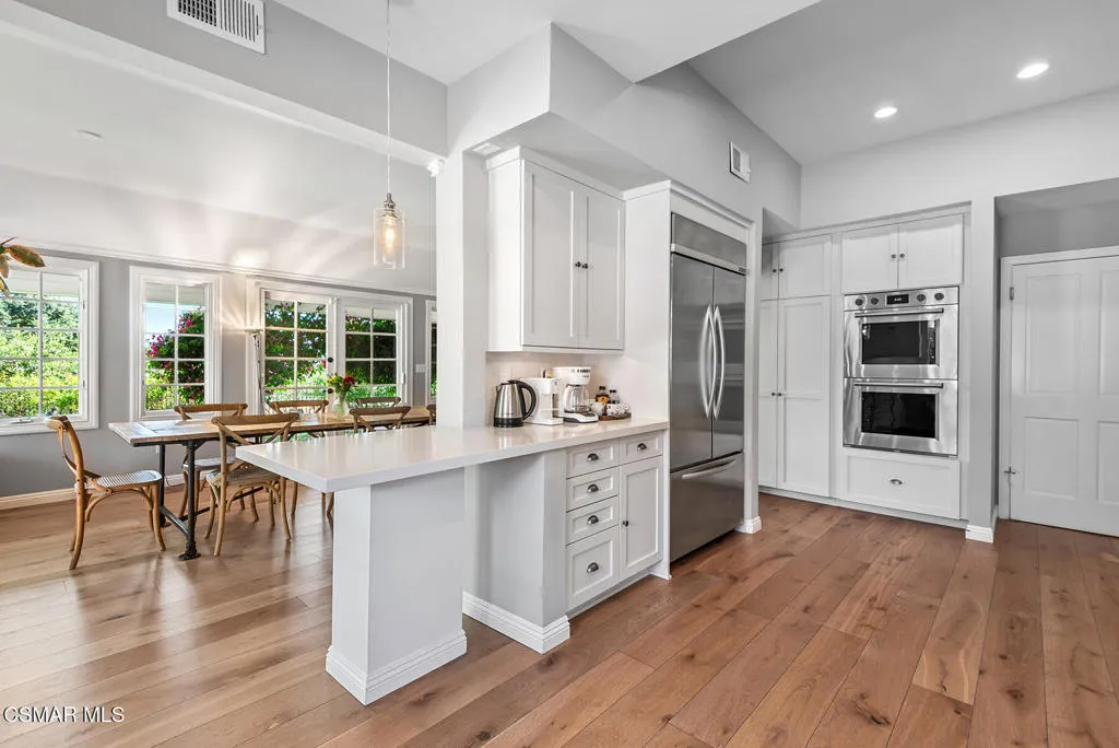 Westlake Village, California 91362, United States, 4 Bedrooms Bedrooms, ,5 BathroomsBathrooms,Residential,Pending,152752