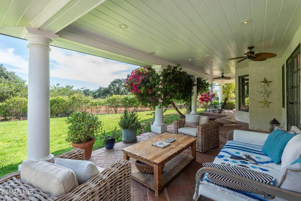 Westlake Village, California 91362, United States, 4 Bedrooms Bedrooms, ,5 BathroomsBathrooms,Residential,Pending,152752