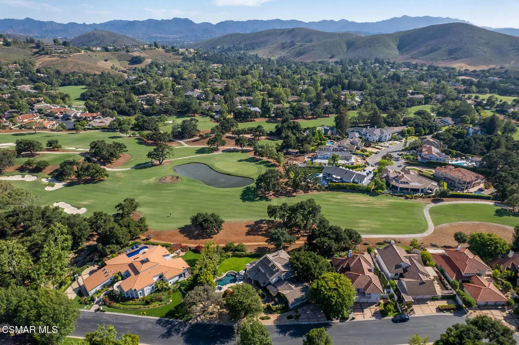 Westlake Village, California 91362, United States, 4 Bedrooms Bedrooms, ,5 BathroomsBathrooms,Residential,Pending,152752