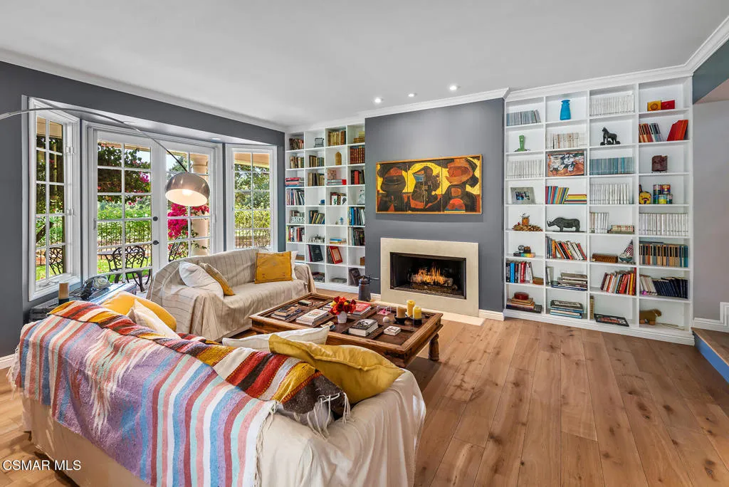 Westlake Village, California 91362, United States, 4 Bedrooms Bedrooms, ,5 BathroomsBathrooms,Residential,Pending,152752