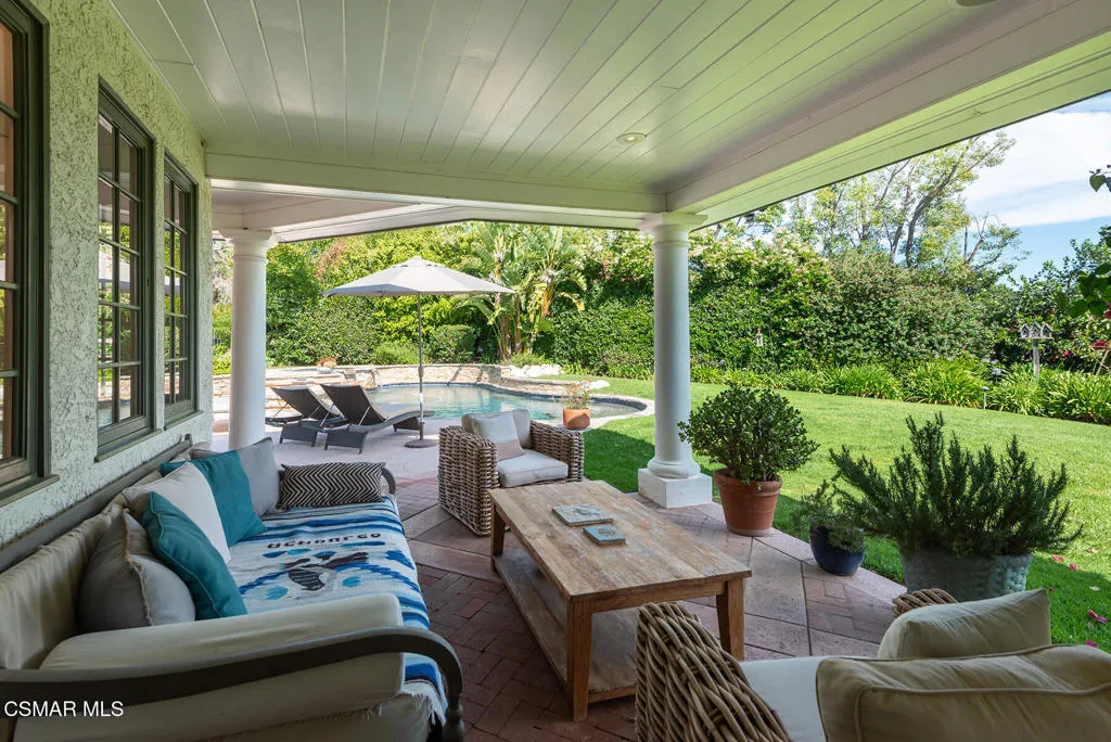 Westlake Village, California 91362, United States, 4 Bedrooms Bedrooms, ,5 BathroomsBathrooms,Residential,Pending,152752