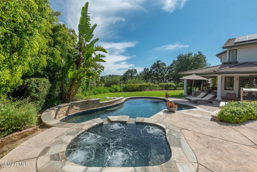 Westlake Village, California 91362, United States, 4 Bedrooms Bedrooms, ,5 BathroomsBathrooms,Residential,Pending,152752