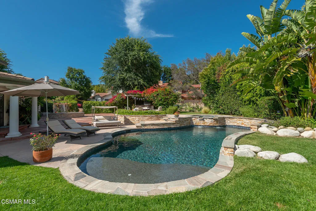 Westlake Village, California 91362, United States, 4 Bedrooms Bedrooms, ,5 BathroomsBathrooms,Residential,Pending,152752