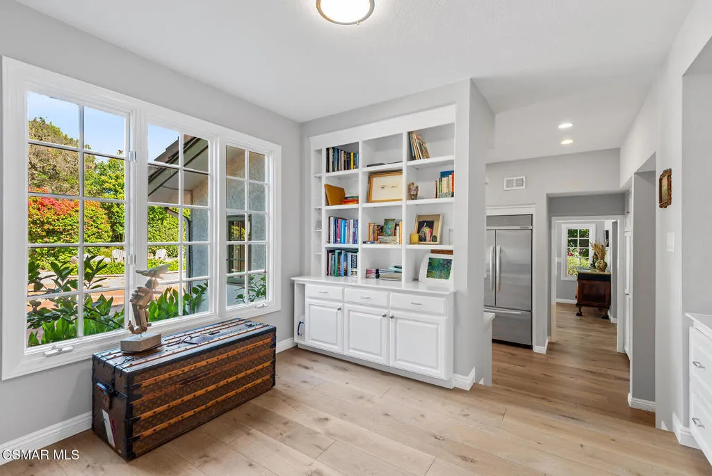 Westlake Village, California 91362, United States, 4 Bedrooms Bedrooms, ,5 BathroomsBathrooms,Residential,Pending,152752