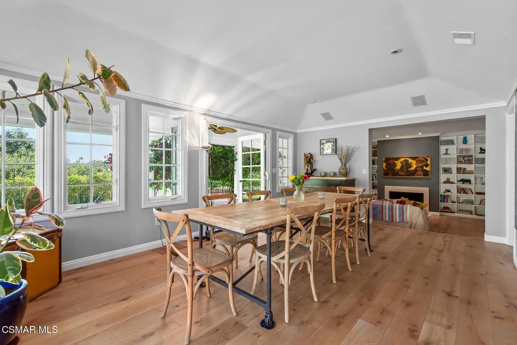 Westlake Village, California 91362, United States, 4 Bedrooms Bedrooms, ,5 BathroomsBathrooms,Residential,Pending,152752