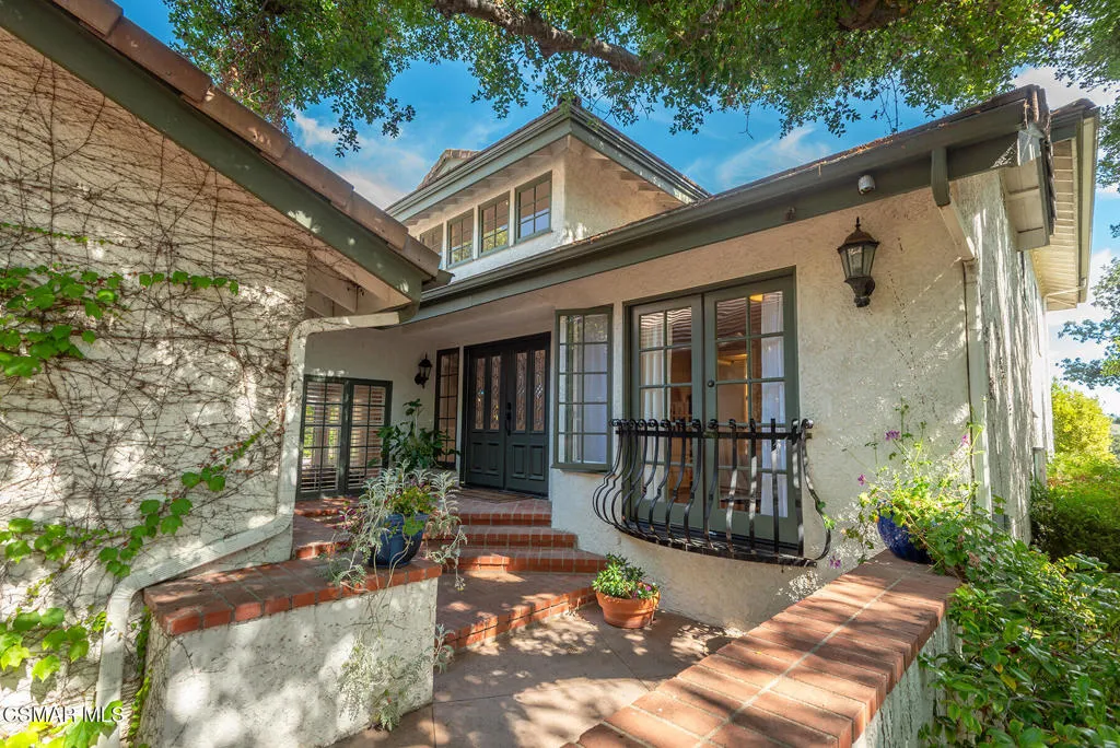 Westlake Village, California 91362, United States, 4 Bedrooms Bedrooms, ,5 BathroomsBathrooms,Residential,Pending,152752