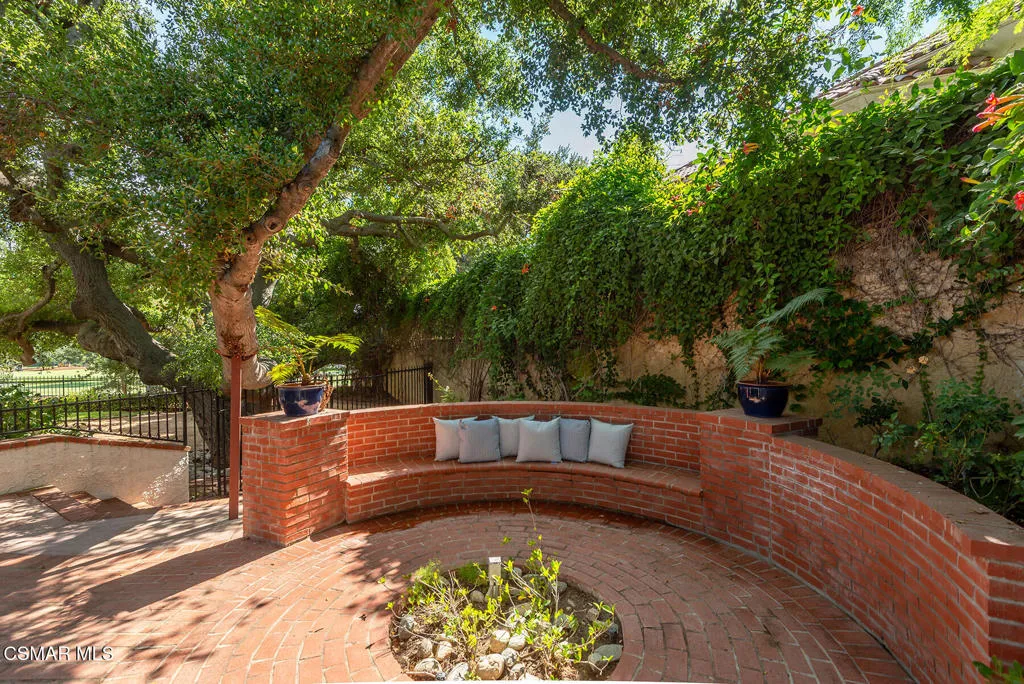 Westlake Village, California 91362, United States, 4 Bedrooms Bedrooms, ,5 BathroomsBathrooms,Residential,Pending,152752