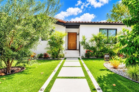 Photo of 642 N Cahuenga BLVD, Los Angeles, CA 90004 (MLS # AR26203502)