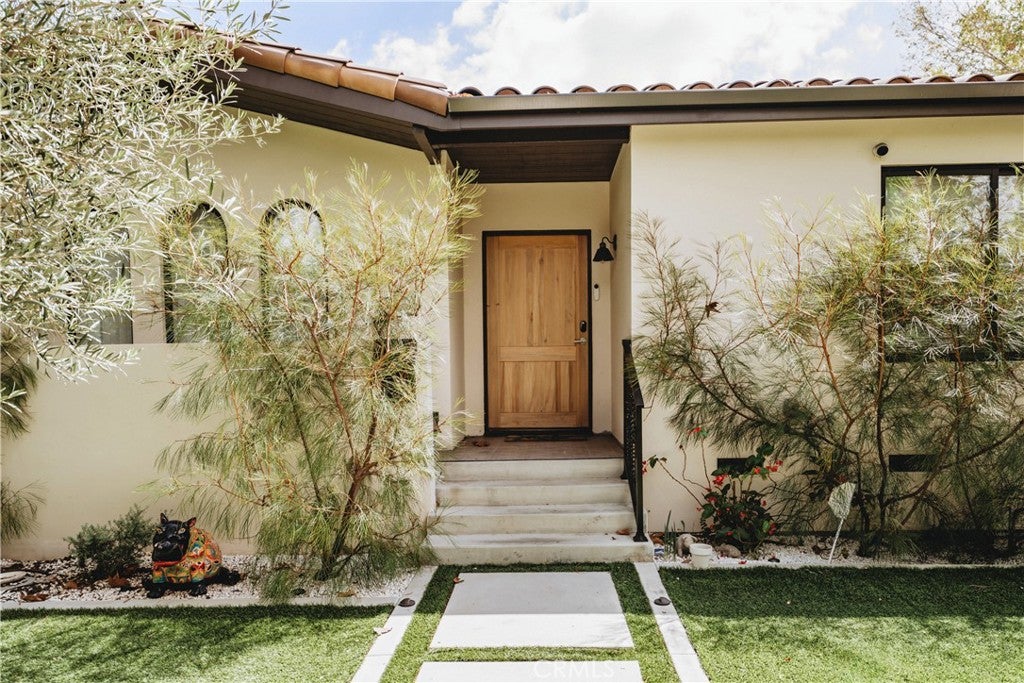 642 N Cahuenga
