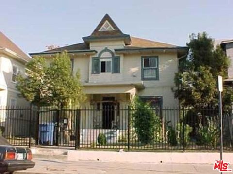 Photo of 1046 S Westlake Avenue, Los Angeles, CA 90006 (MLS # 25592613)