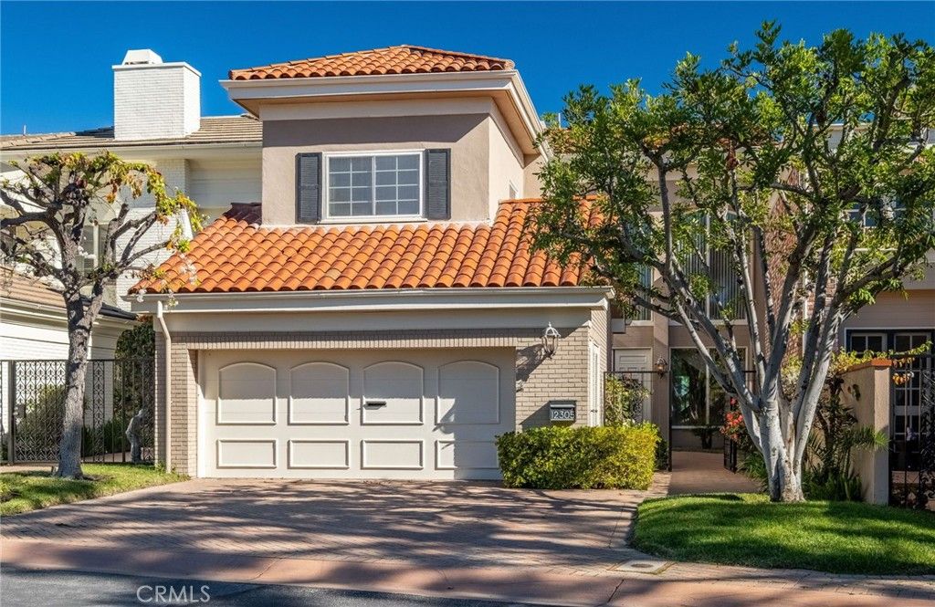 Photo of 12305 Ridge, Los Angeles, CA 90049 (MLS # SR26005357)