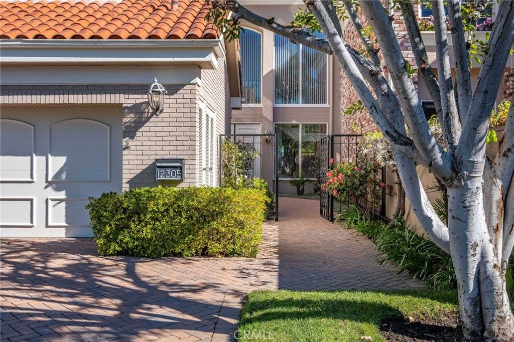 Photo of 12305 Ridge, Los Angeles, CA 90049 (MLS # SR26005357)