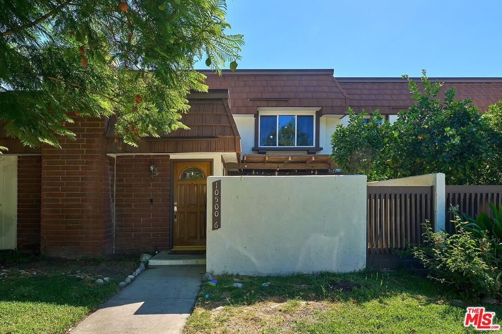Photo of 10500 Larwin Avenue #6, Chatsworth, CA 91311 (MLS # 25589099)