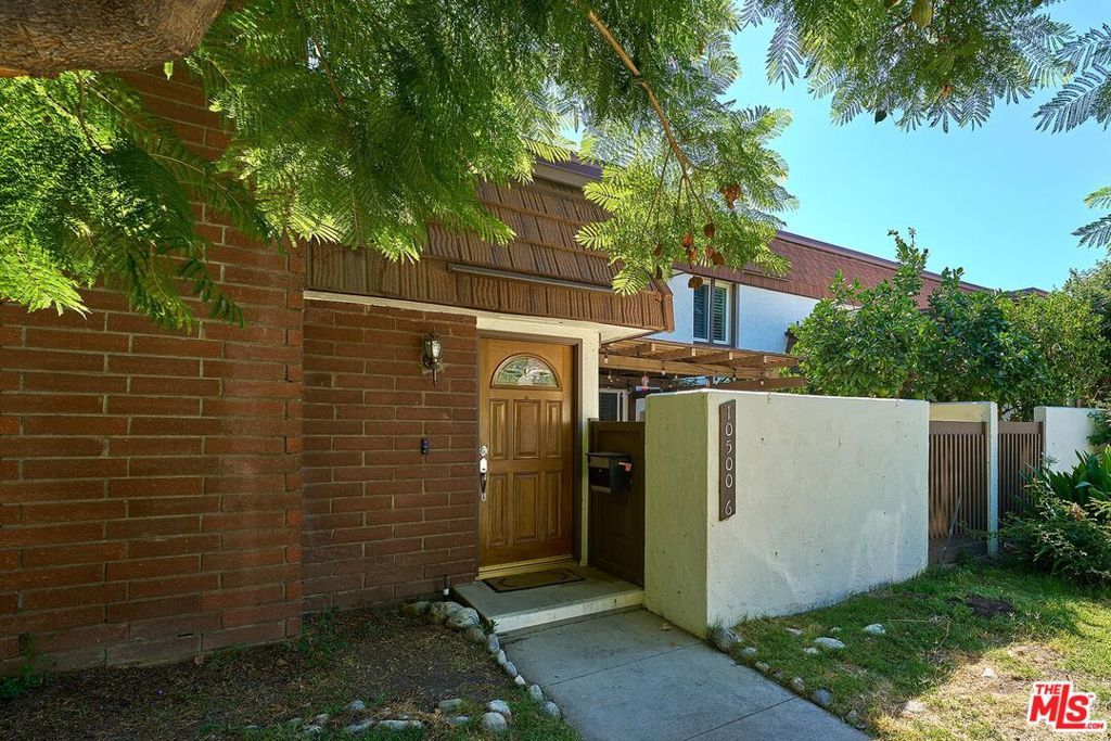 Photo of 10500 Larwin Avenue #6, Chatsworth, CA 91311 (MLS # 25589099)