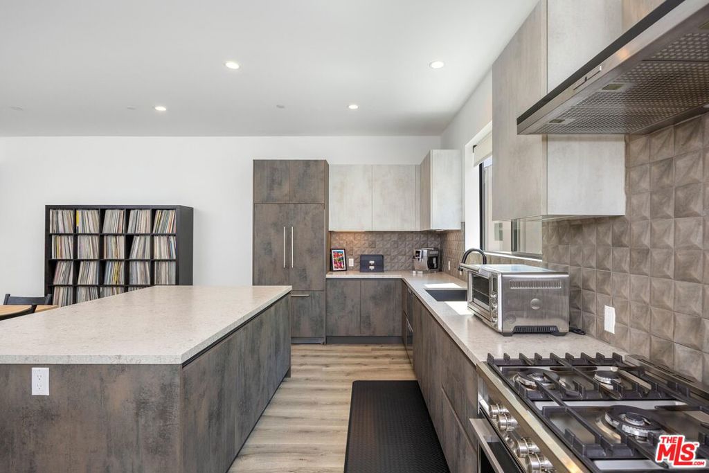 4724 N Village Court Lane