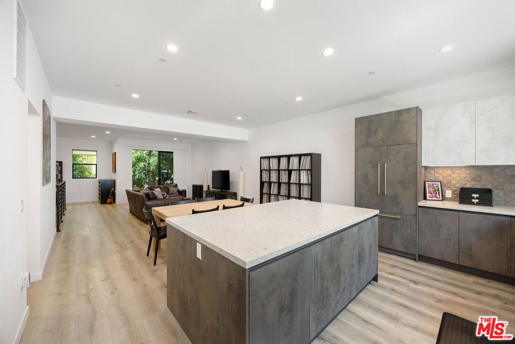 4724 N Village Court Lane