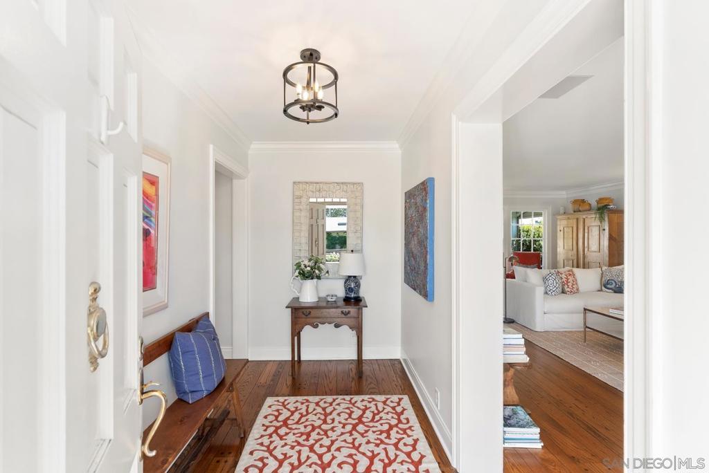 6021 Vista De La Mesa