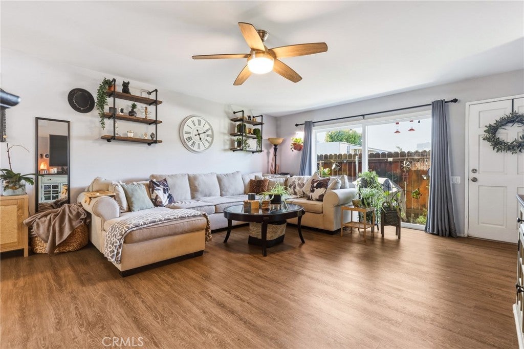 8927 Cedros AVE 14, Panorama City CA 91402