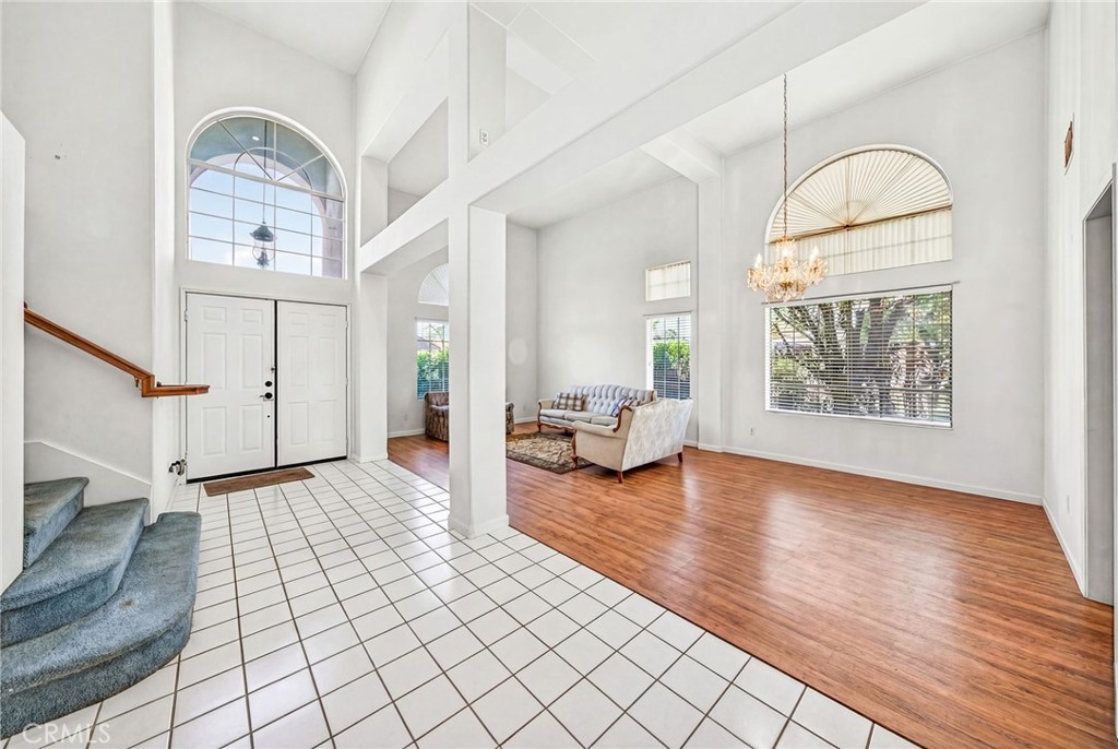 1137 Avenida Roundelay