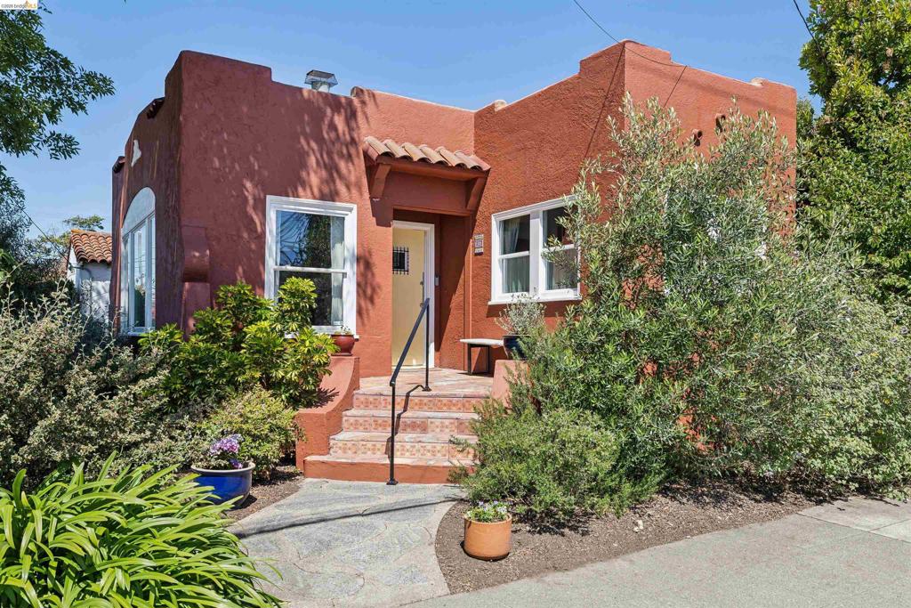 3031 Barrett Ave