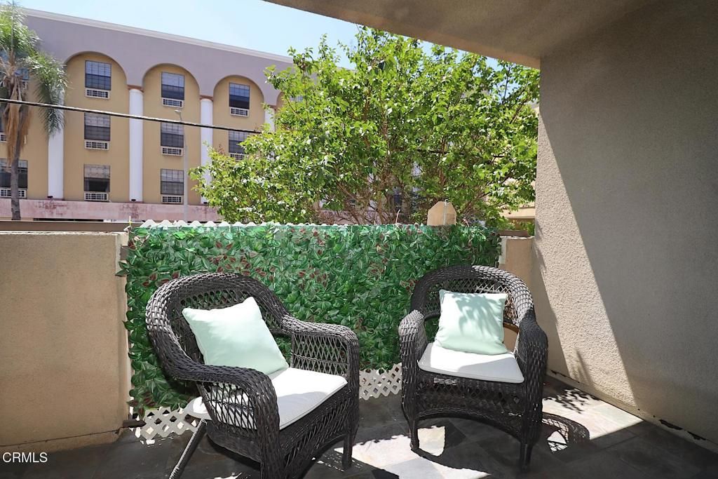 Photo of 3855 Ingraham Street #204, Los Angeles, CA 90005 (MLS # P1-23382)